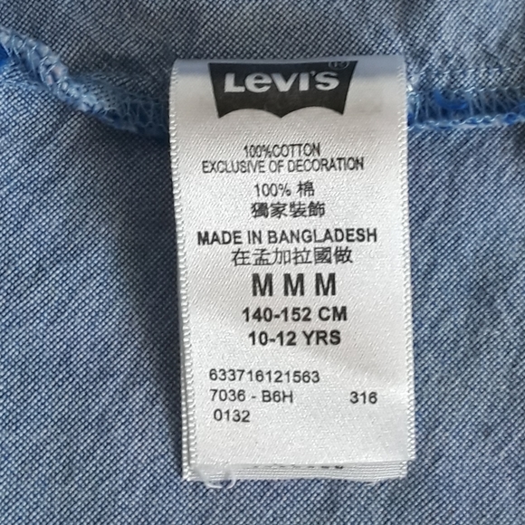 Levi's. Boy's Button Down Shirt. Size: M (10-12) - Picture 5 of 5